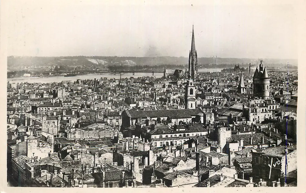 Vista aérea de Bordeaux — editor desconhecido, número de série ilegível - Frente