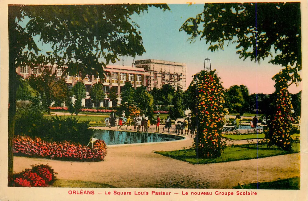 Orléans — Le Square Louis Pasteur — Das neue Schulzentrum - Vorderseite