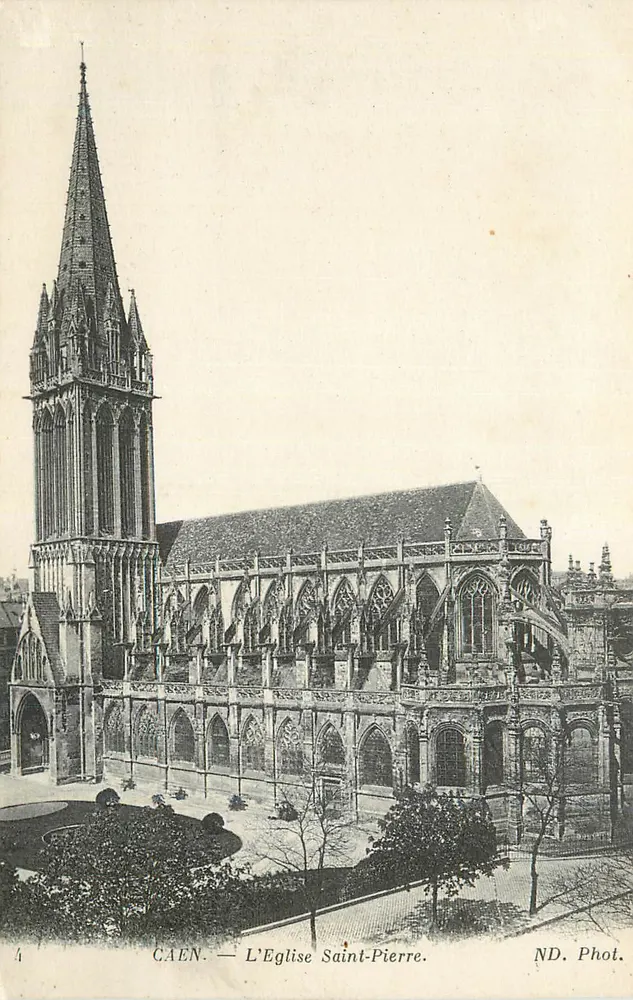 Caen — A Igreja de São Pedro — ND. Fotografia - Frente