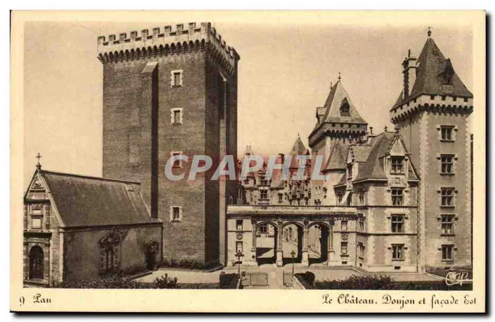 O Castelo. Torre de defesa e fachada Leste — Lan - Frente