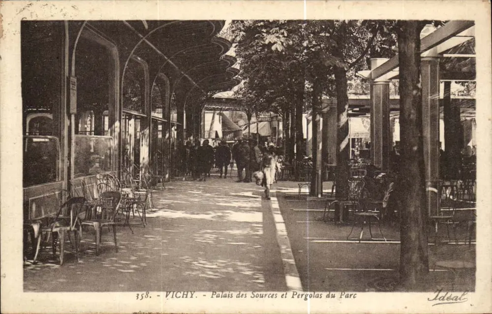 Vichy — Paleis van de Bronnen en Pergolen van het Park — Idsal, n°358 - Voorkant
