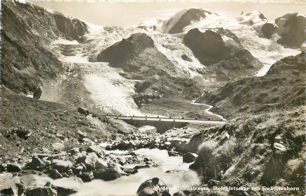 Na Gostenstrasse, glaciar de Stein com Gwächtenhorn — vista alpina com glaciar e ponte - Frente