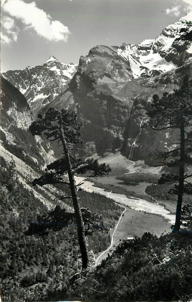 Vale encostada dos Alpes — vista panorâmica — editor desconhecido - Frente