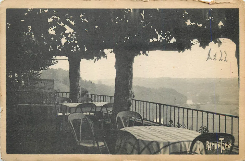 Terrasse sombreada em Ramuntcho — vista das colinas — editor Ramuntcho - Frente