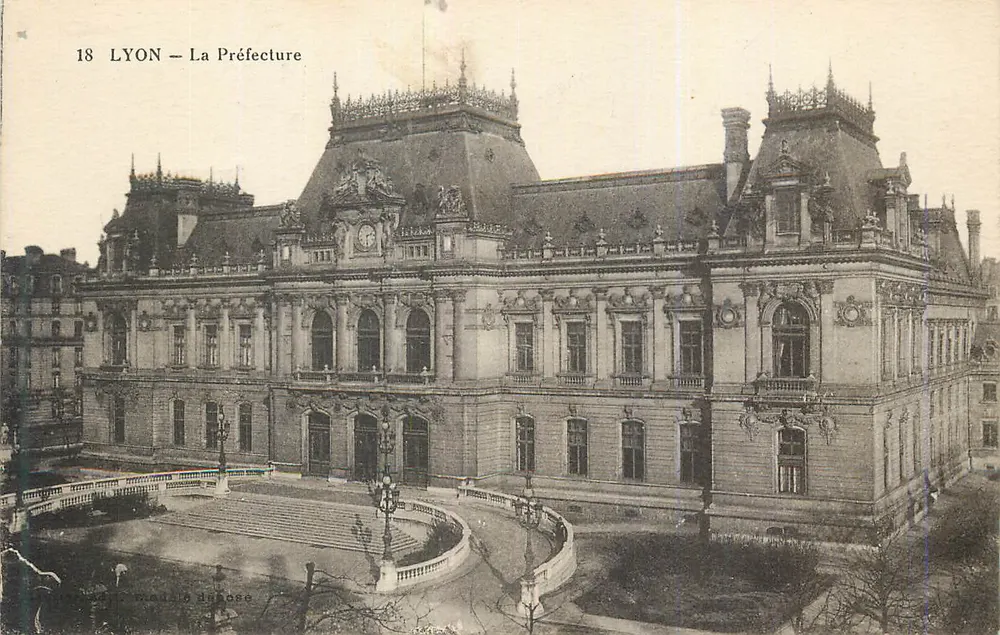 LYON — A Prefeitura — editor: Maison du Rose, n° 18 - Frente
