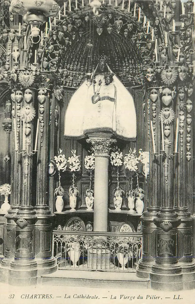 Chartres — A Catedral — A Virgem dos Pilares — LL. — N° 37 - Frente