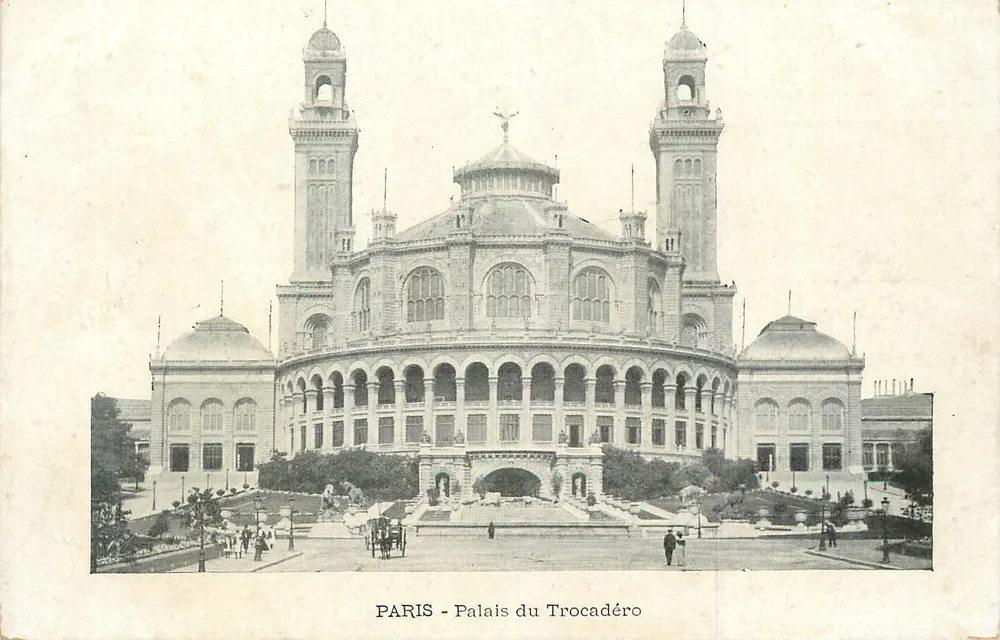Paris - Palácio do Trocadéro — vista panorâmica — editor não visível - Frente