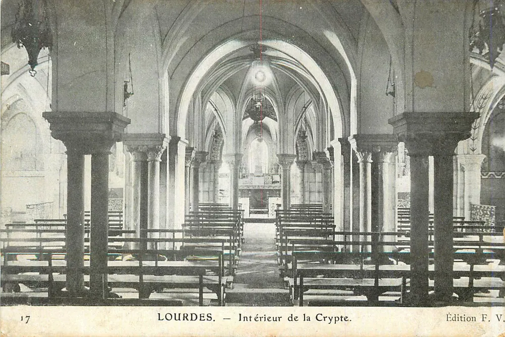 Lourdes — Interior da Cripta — Edição F. V. - Frente