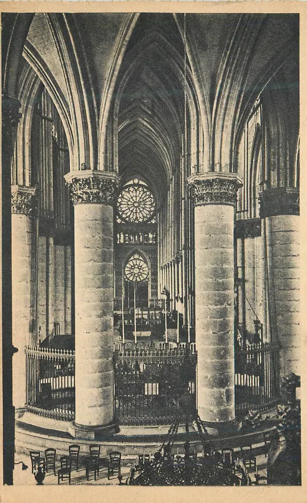 Interieur van de kathedraal Notre-Dame van Parijs — uitzicht op het koor — uitgever niet zichtbaar - Voorkant