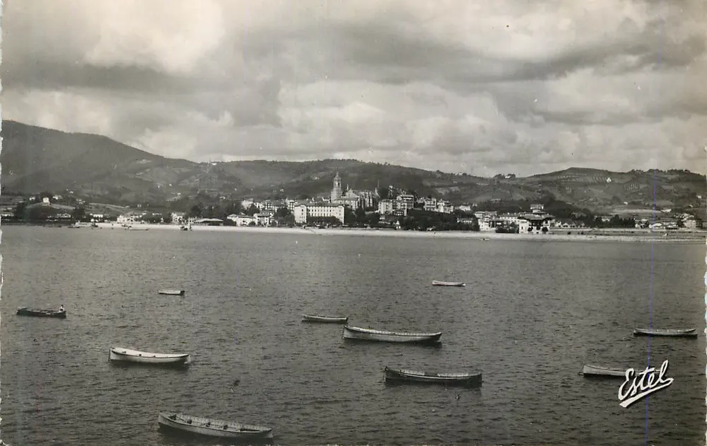 Estol — Blick auf den Hafen und die Stadt — Estol - Vorderseite
