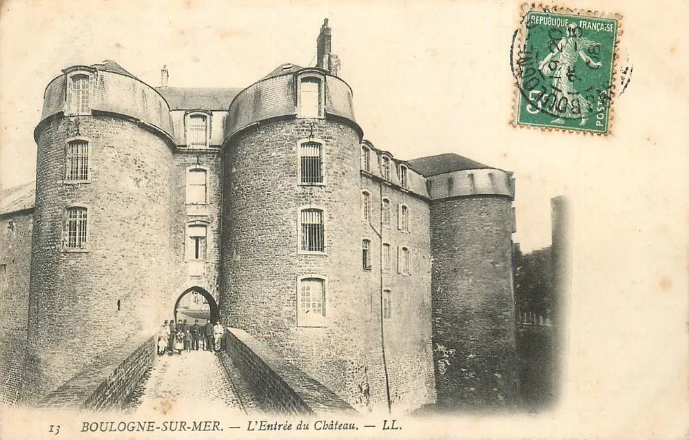 Boulogne-sur-Mer — Der Eingang zum Schloss — LL. - Vorderseite