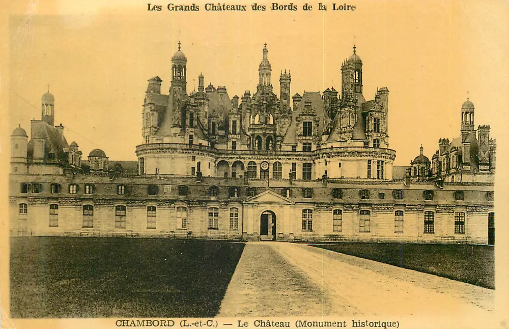 Chambord (L.-et-C.) — El Castillo (Monumento histórico) - Anverso