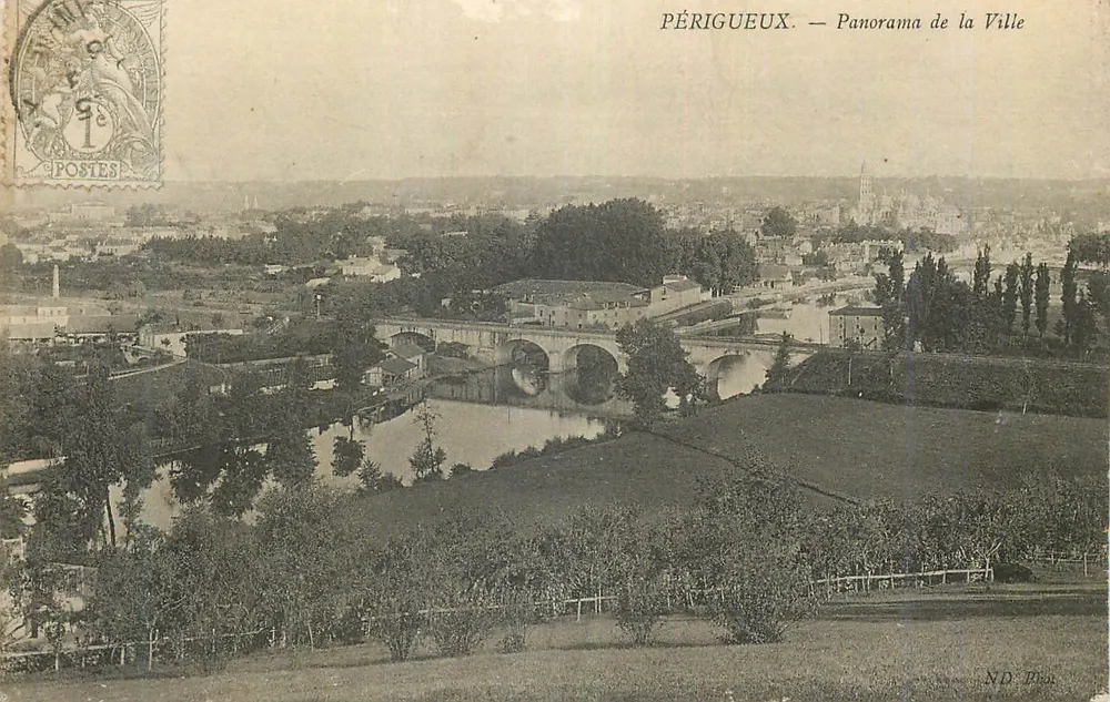 Périgueux — Panorama da Cidade — ND. Pich - Frente