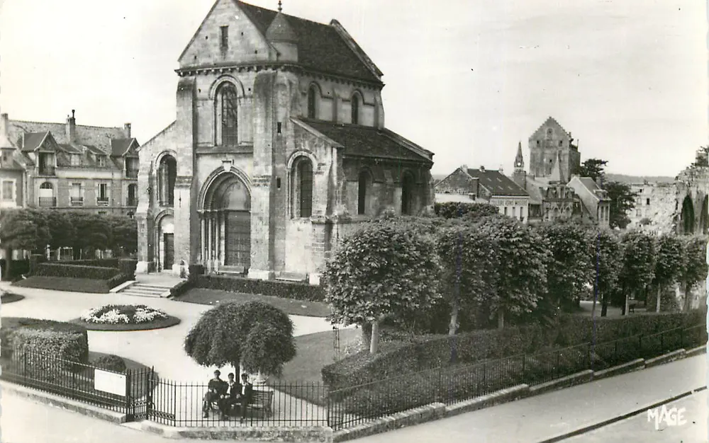 Igreja de São Etienne de Vézelay — vista panorâmica — MAGE - Frente