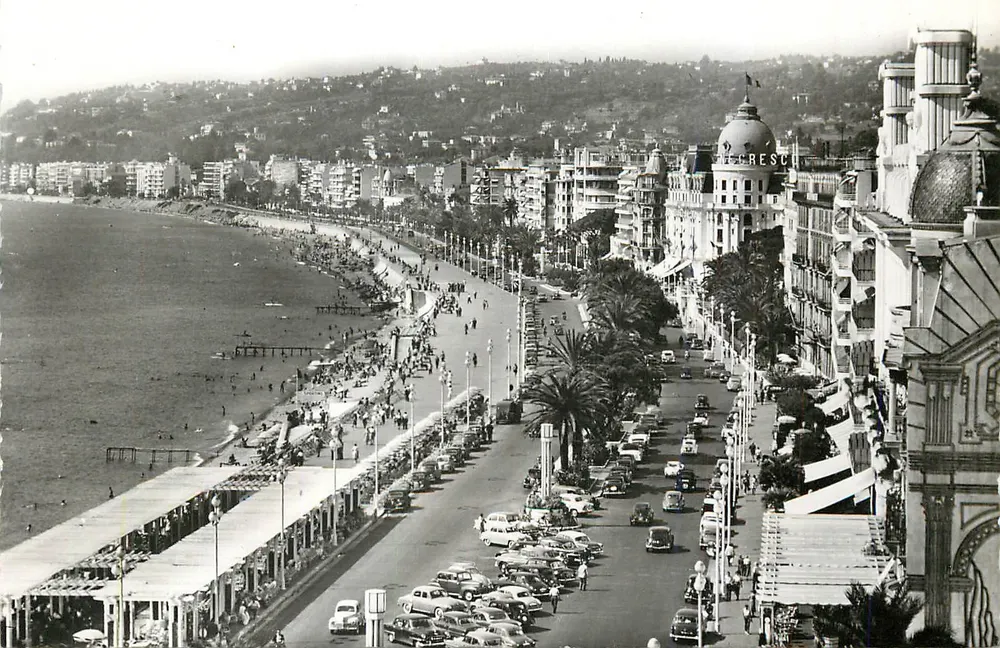 Vue de la Promenade des Anglais à Nice — hôtel Le Resc — éditeur non visible - Recto