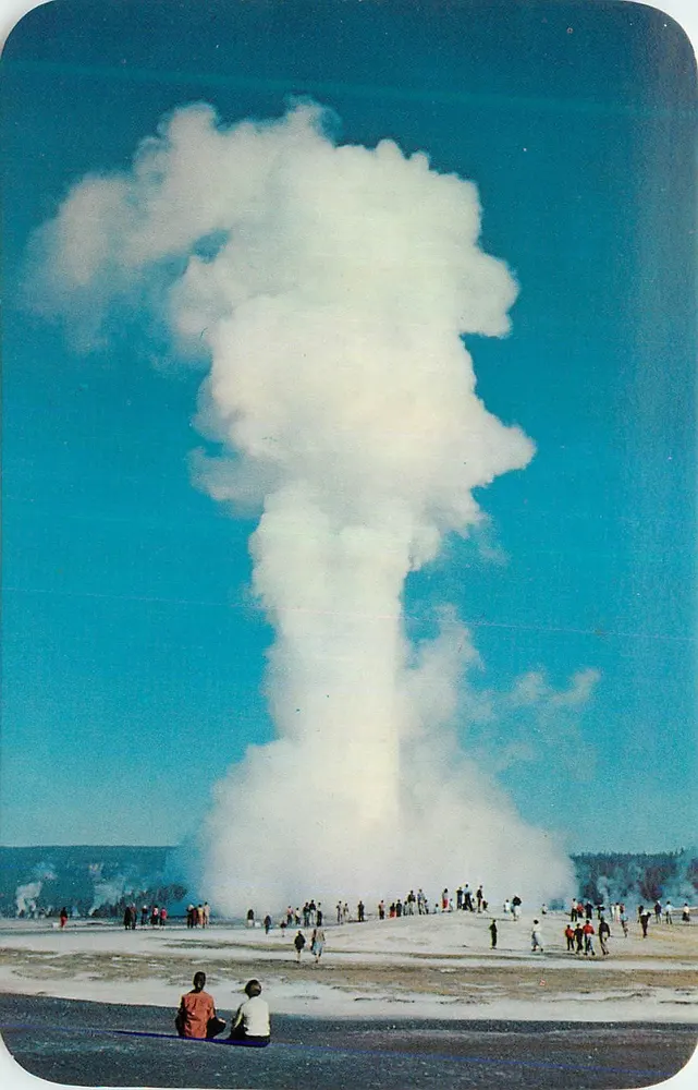 Ausbrechender Geysir — Yellowstone National Park — Verlag nicht sichtbar - Vorderseite
