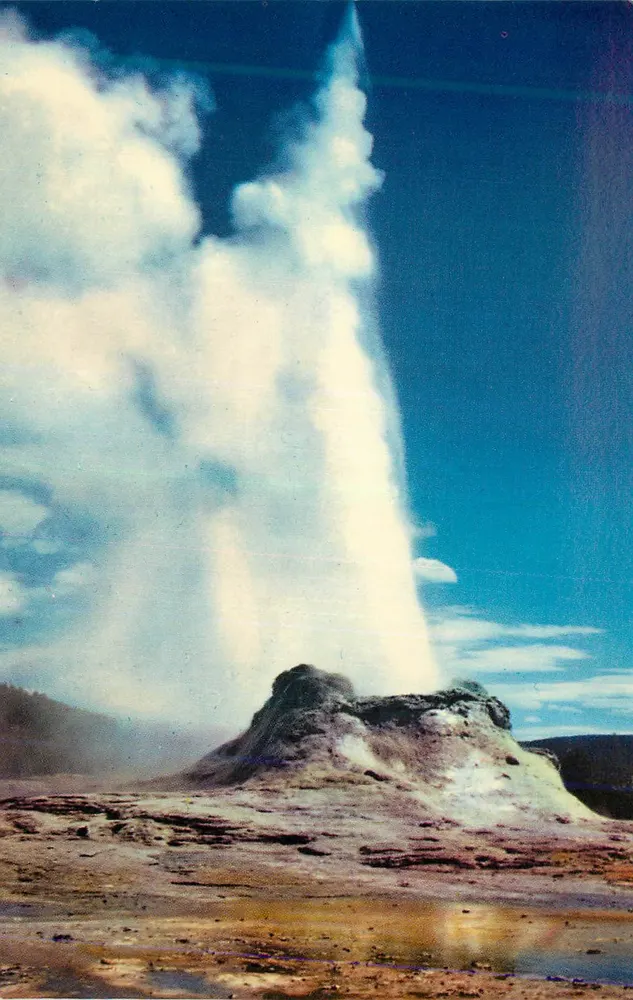 Geyser éructant — Yellowstone National Park — éditeur non visible - Recto