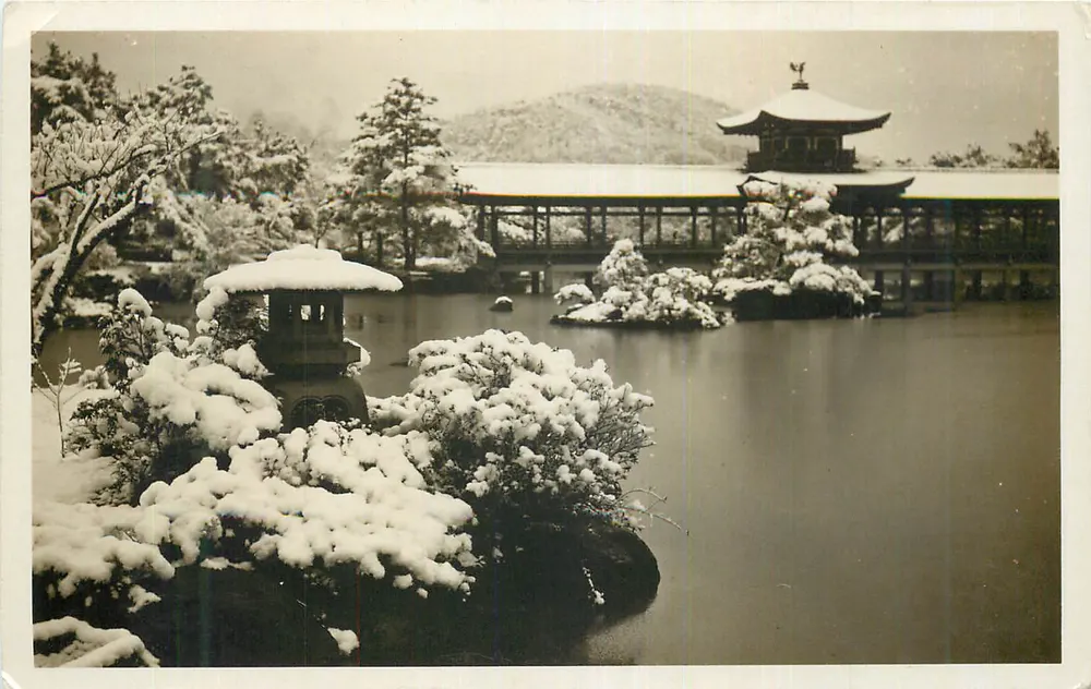 Jardim japonês nevado — pagode e ponte — editor não visível - Frente