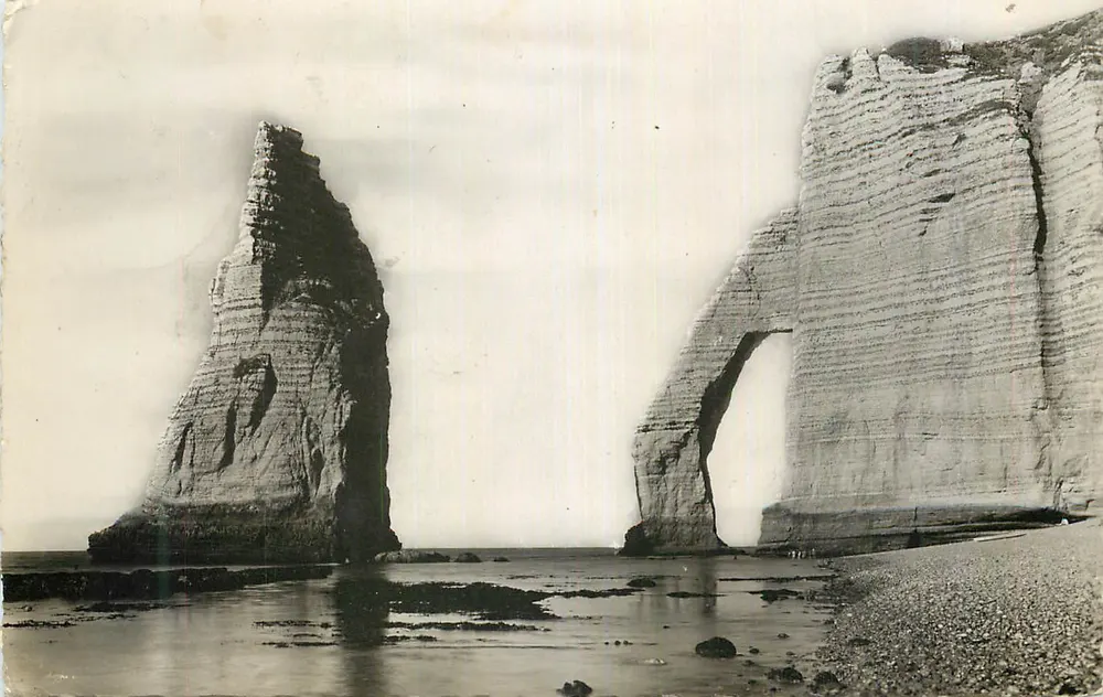 Klippen von Étretat — Ansicht der beiden ikonischen Klippen — Verlag unbekannt - Vorderseite
