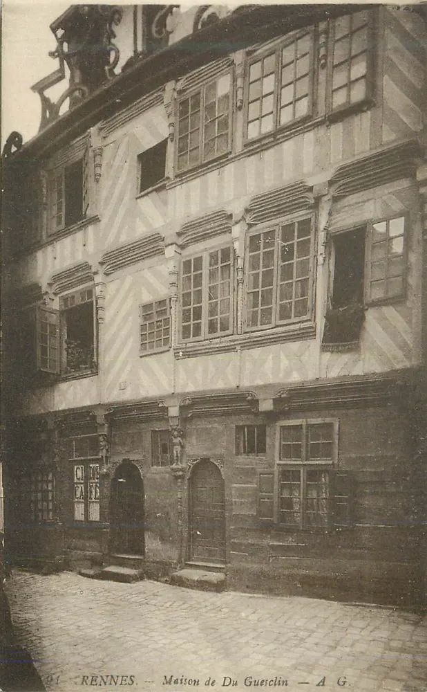 Rennes — Casa de Du Guesclin — A G - Frente