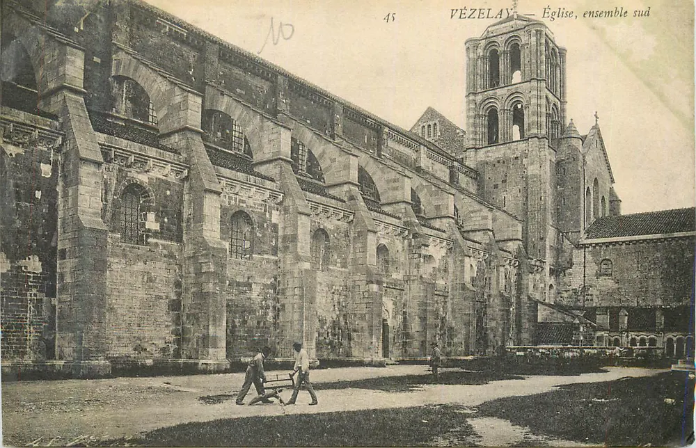 VÉZELAY — Igreja, conjunto sul - Frente