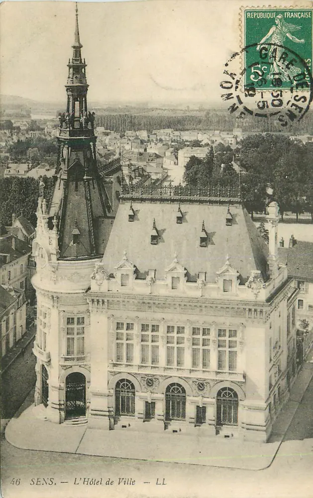SENS — O Hôtel de Ville — LL - Frente