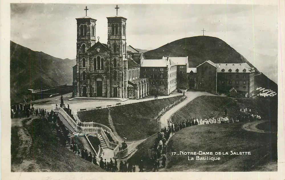 Notre-Dame de la Salette — La Basilica — editore sconosciuto, n° 17 - Recto