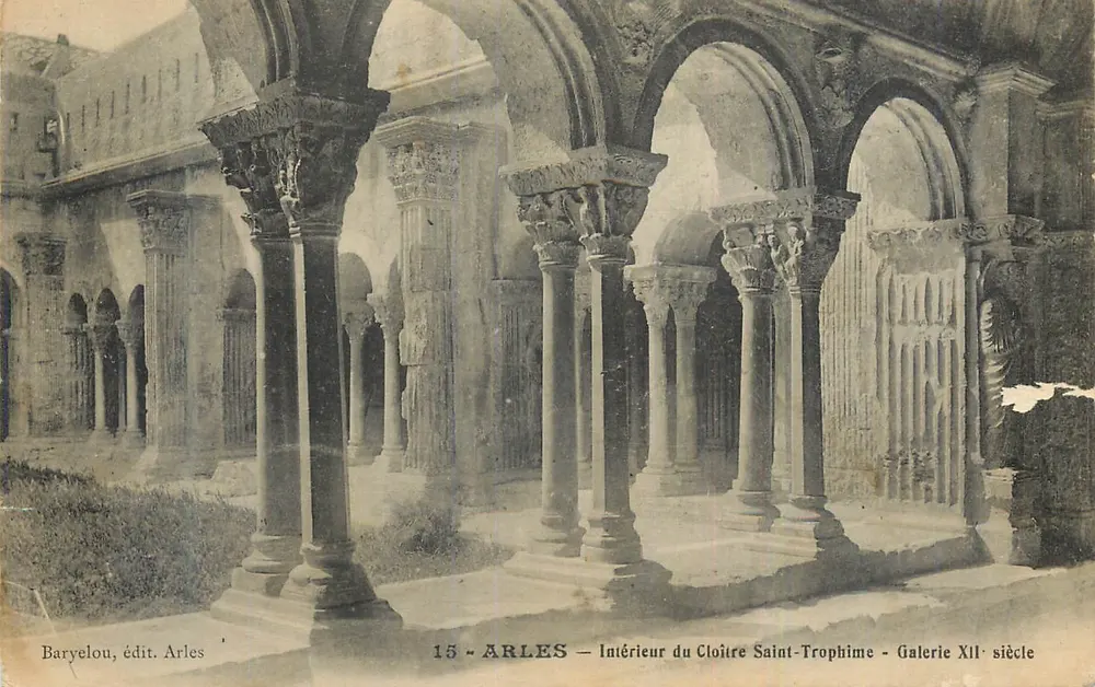 Arles — Innenraum des Klosters Saint-Trophime — Galerie des 12. Jahrhunderts - Vorderseite
