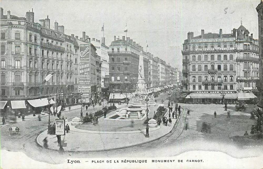 Lyon — Praça da República — Monumento de Carnot — Editor Stacrey Paris - Frente