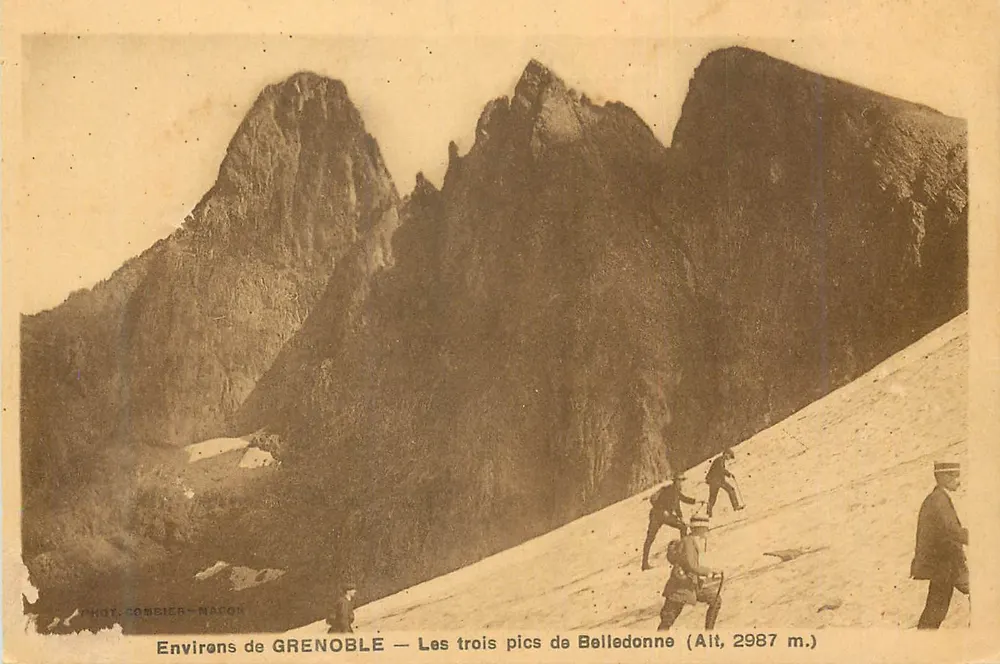Environs de GRENOBLE — Les trois pics de Belledonne (Alt, 2987 m.) — Phot. Combier-Mador - Recto