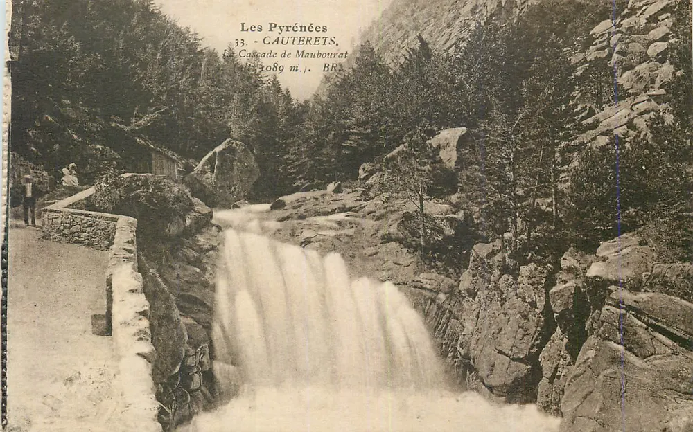 Os Pirineus — Cachoeira de Maubourat — Cauterets, altitude 2089 m. BR - Frente