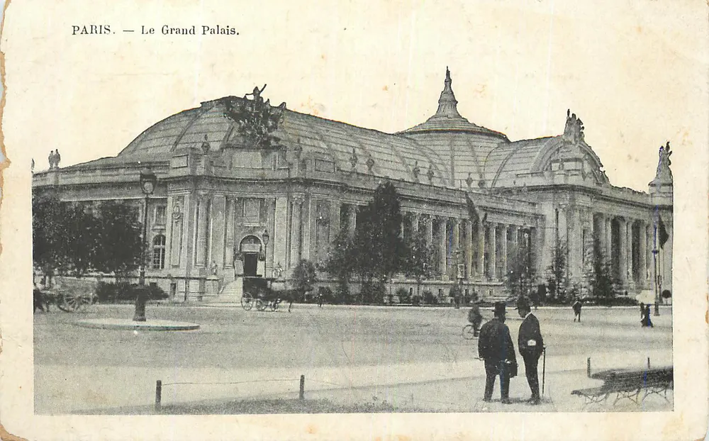 Paris — O Grande Palácio. - Frente