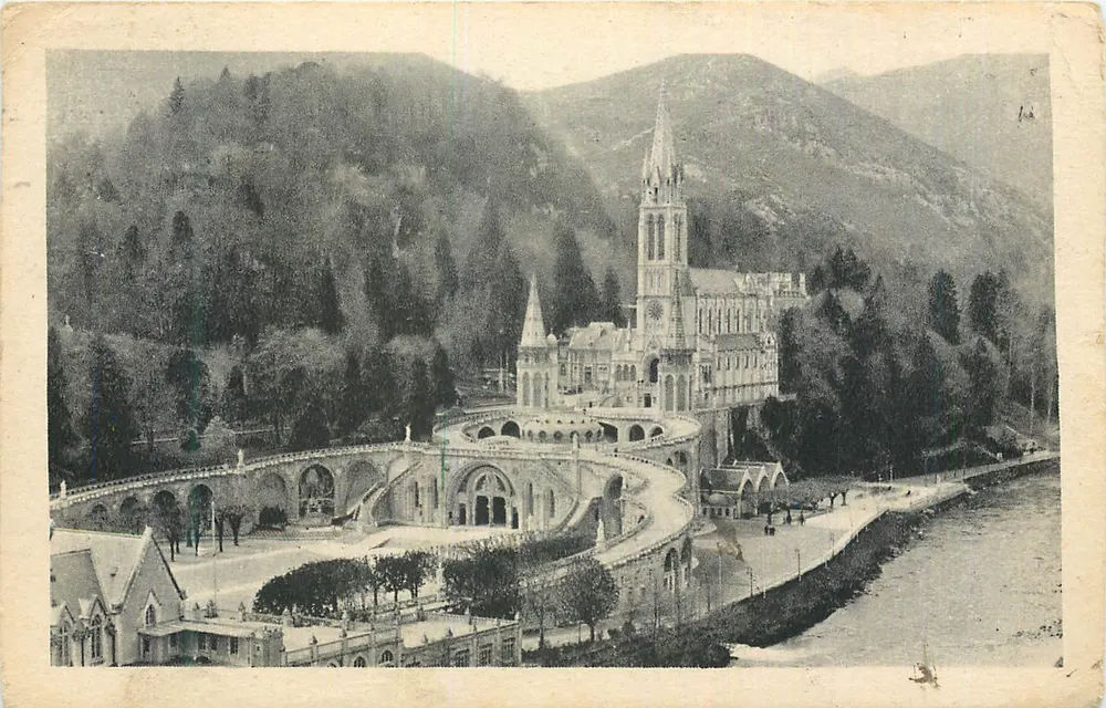Abadia de Lourdes — vista panorâmica — editor não identificado - Frente