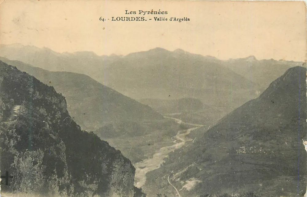 Os Pirineus — Vale de Argelès — Lourdes — 64 - Frente