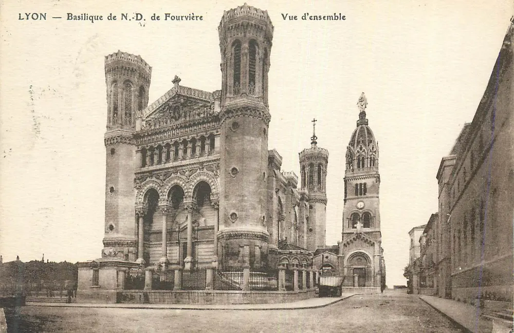 LYON — Basílica N.-D. de Fourvière — Vista geral - Frente