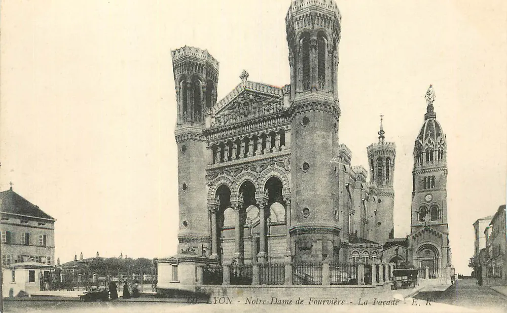 LYON - Nossa Senhora de Fourvière - A Fachada - E. R. - Frente