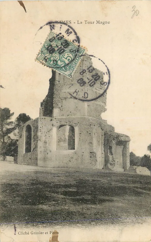 Nîmes - A Torre Magna — vista das ruínas — Cliché Granier et Piton - Frente