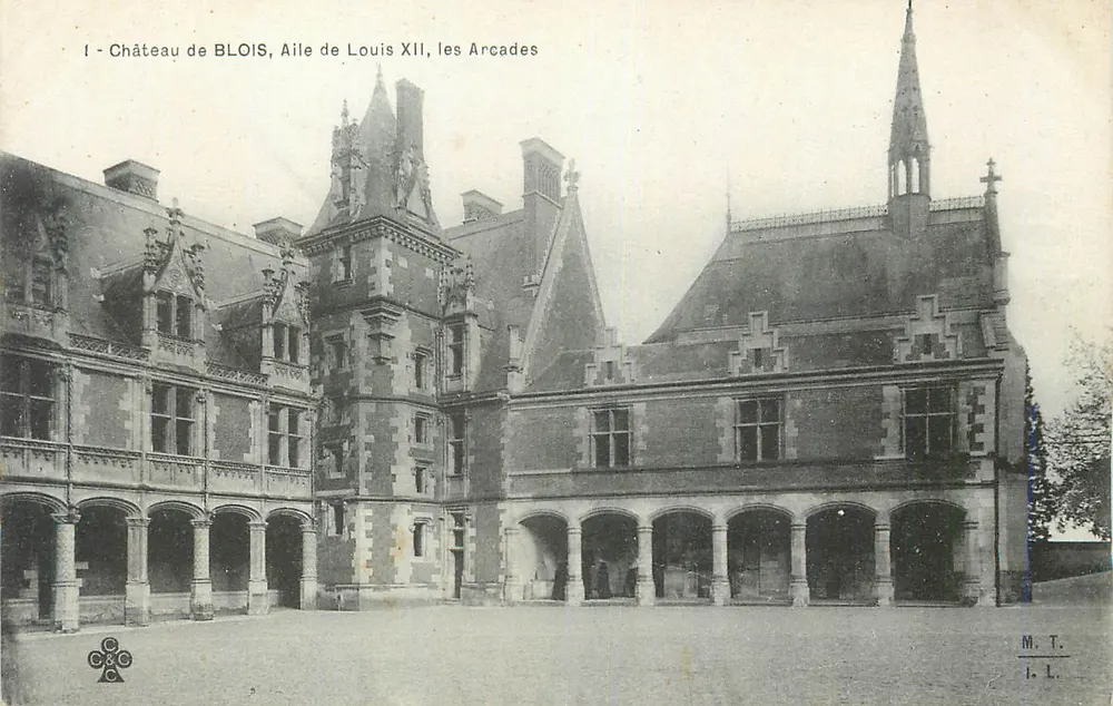 Château de BLOIS, Aile de Louis XII, les Arcades — M.T. I.L. - Vorderseite