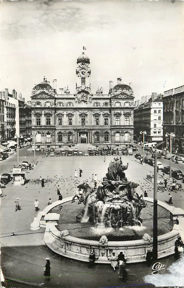 Praça da República — Fonte da Paz — Cap - Frente