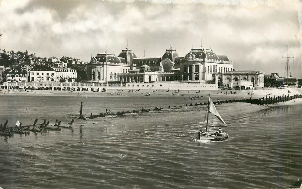Banhos de mar de Deauville — vista da frente mar — editor não identificado - Frente