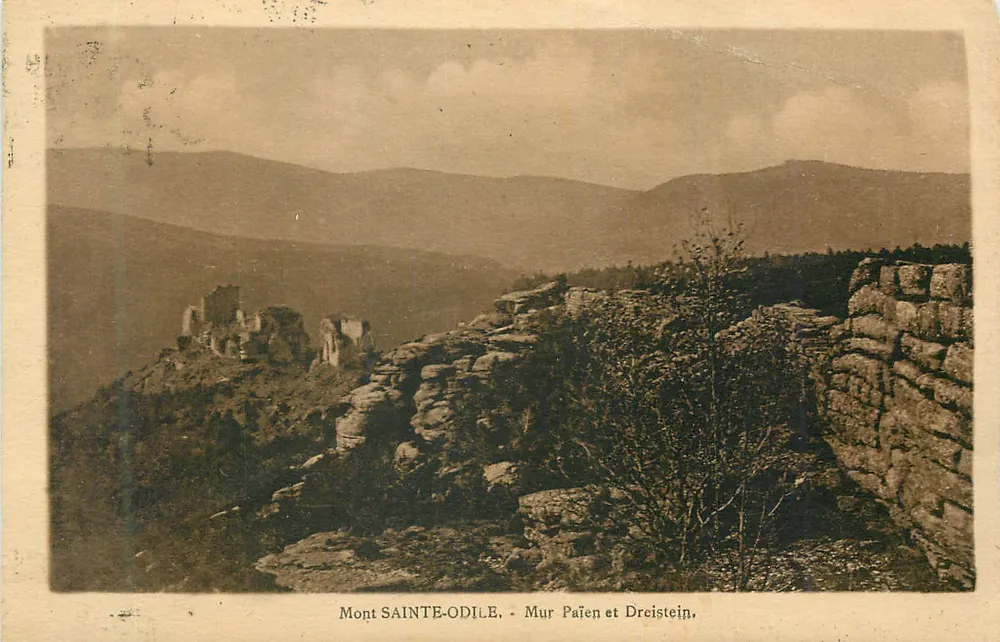 Mont Sainte-Odile - Paganischer Wall und Dreistein - Vorderseite