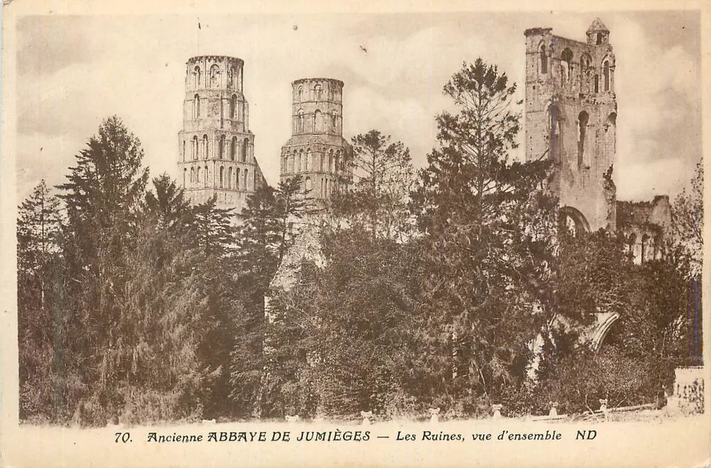 Alte Abtei von Jumièges — Die Ruinen, Gesamtblick - Vorderseite