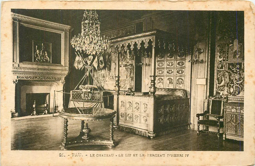 Pau - Schloss - Das Bett und der Percheau von Henri IV - Vorderseite