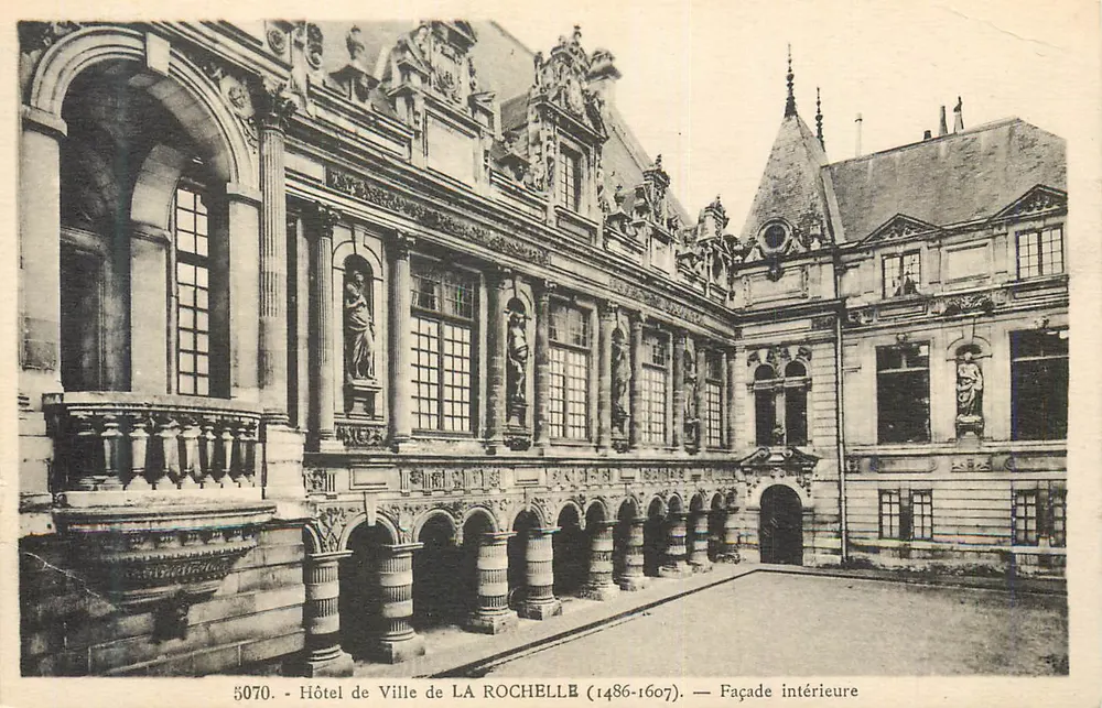 Rathaus von LA ROCHELLE (1486-1607) — Innenfassade - Vorderseite