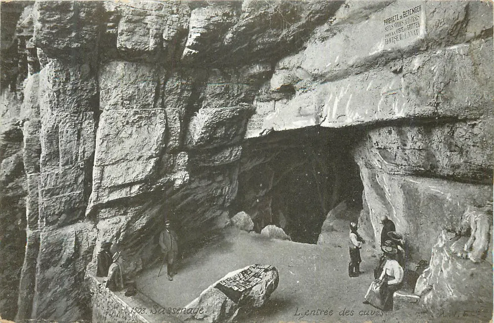 Sassenage — Entrada das cisternas — Sociedade das Grutas de Sassenage - Frente
