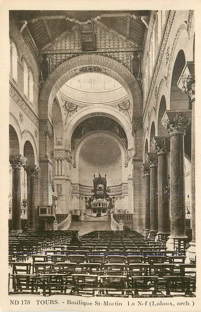 Tours - Basílica de São Martinho - A Nave (Laloux, arq.) - Frente