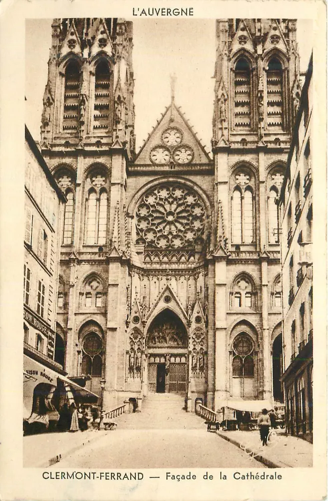 Clermont-Ferrand — Fassade der Kathedrale — Auvergne - Vorderseite