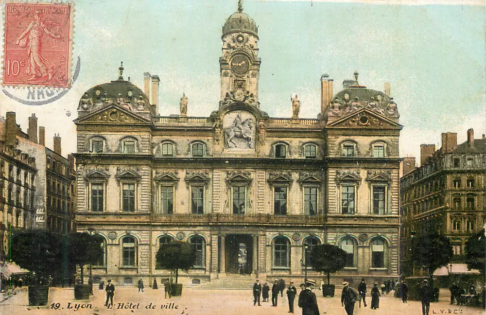 Lyon. O Palácio de Justiça — vista da fachada principal — L.V.&C° - Frente
