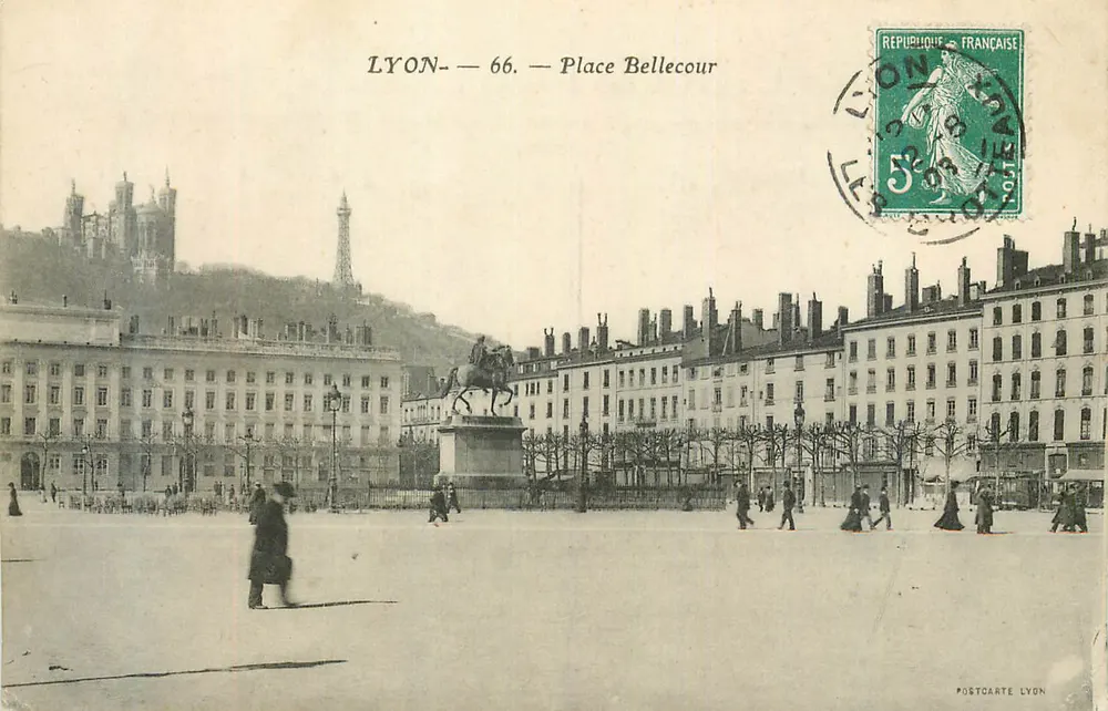 LYON — 66. — Praça Bellecour — Postcarte Lyon - Frente