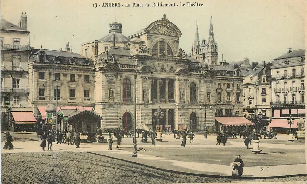 Angers - Die Place du Ralliement - Das Theater - Vorderseite